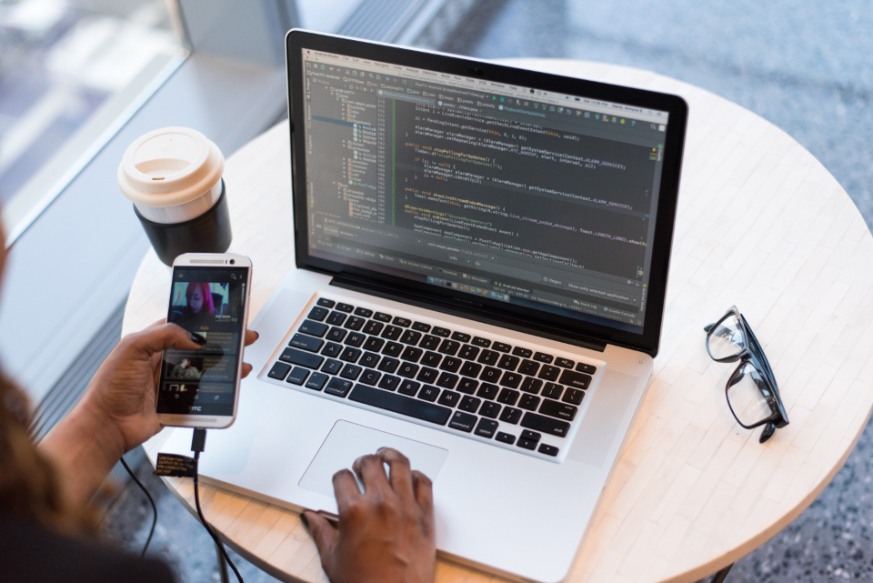 Dev Containers and GitHub Codespaces: one environment for the FDE team and the customer's team