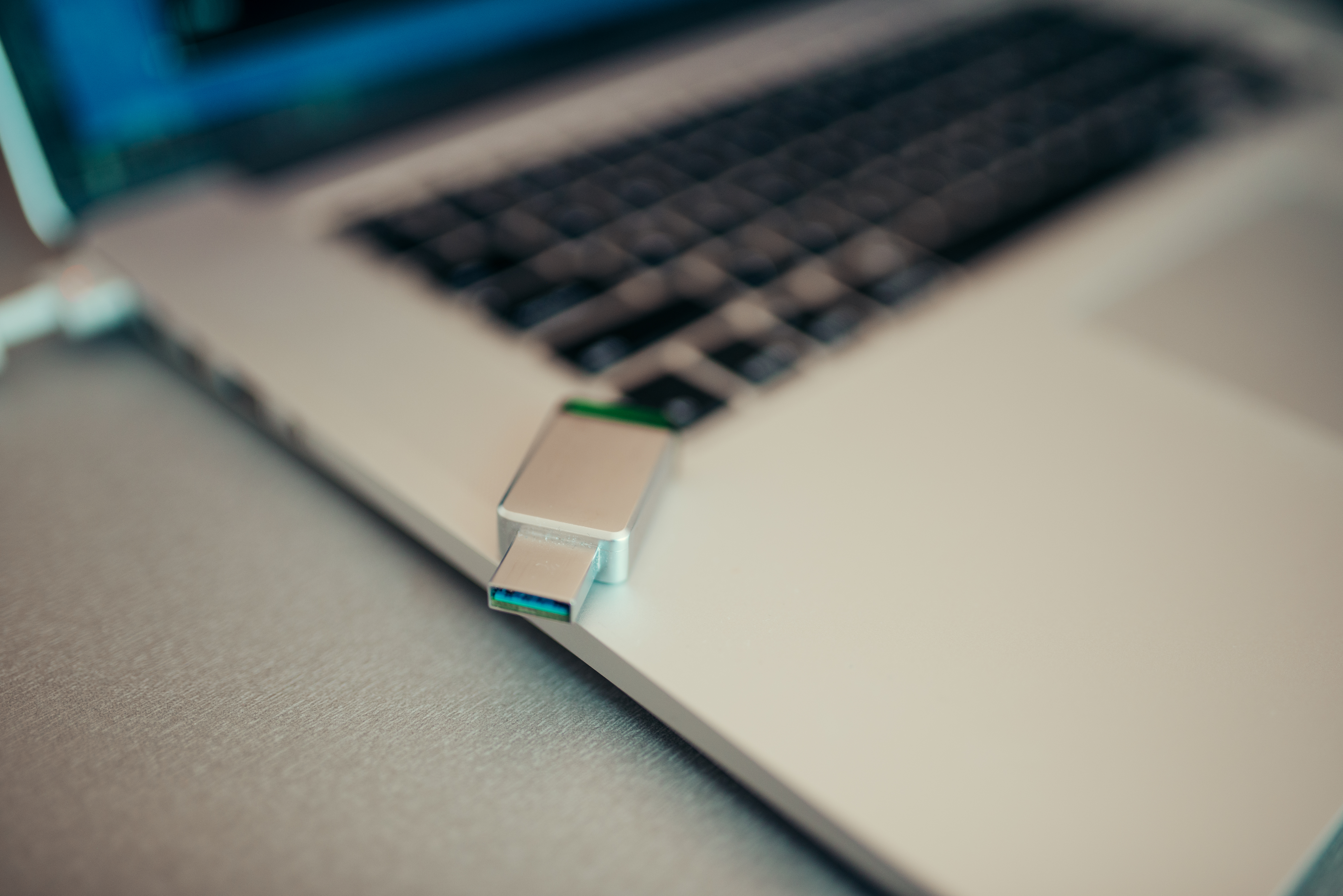 Docker for FDEs: when the image reaches the customer's server on a USB stick