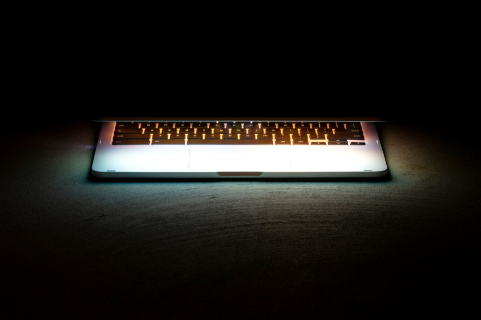 FDE vs sales engineer: the difference is who takes the 2am call