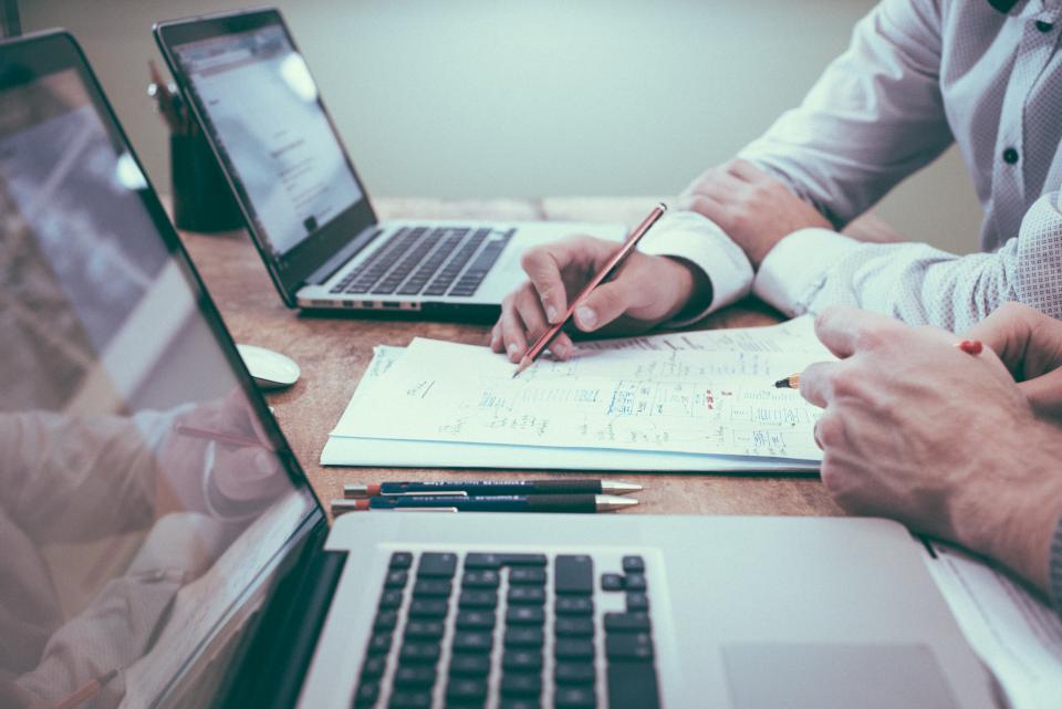 Evals are becoming the FDE's definition of done, and a contract term too